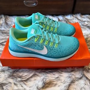 NIKE Womens Running Sneakers. Size 7.5